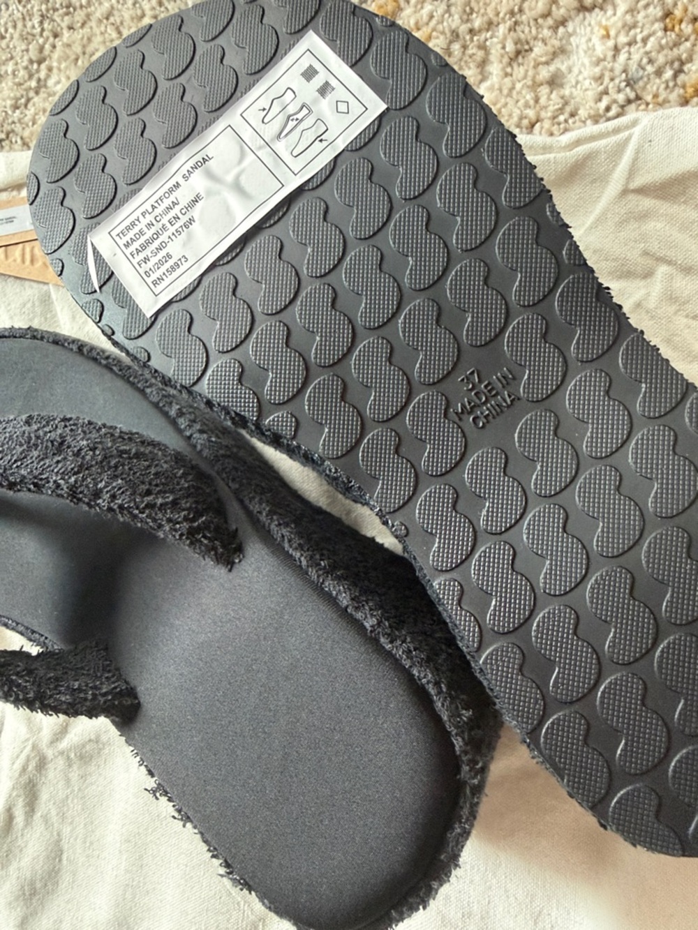 SKIMS Black Platform Flip-Flop Sandals - Picture 3 of 3
